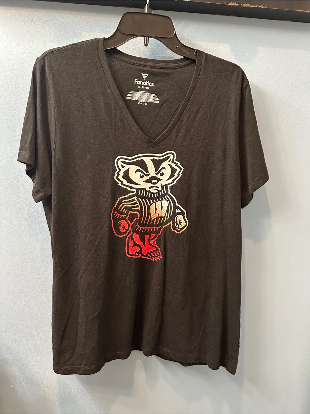 Women's Black Wisconsin Badgers Gradient Logo T-Shirt size XL Bucky Badger New